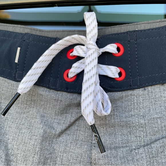 Quicksilver Highline HAWAII Boar Shorts 36 - Picture 3 of 15